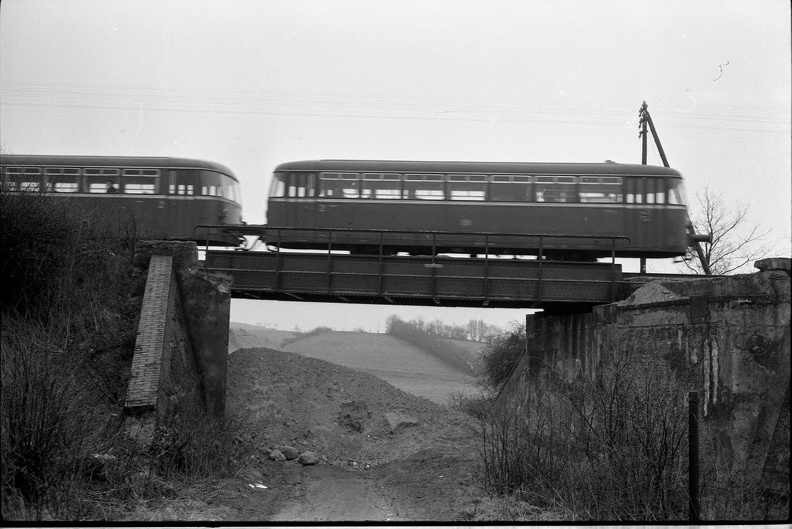 Eisenbahnbrücke der Bahnstrecke Kiel - Lübeck am Sieversdiek zwischen Kronsburg und Wellsee