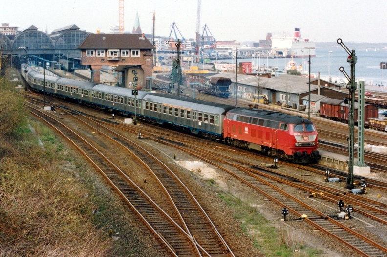 1993-04-00-Kiel-Hbf-001.jpg