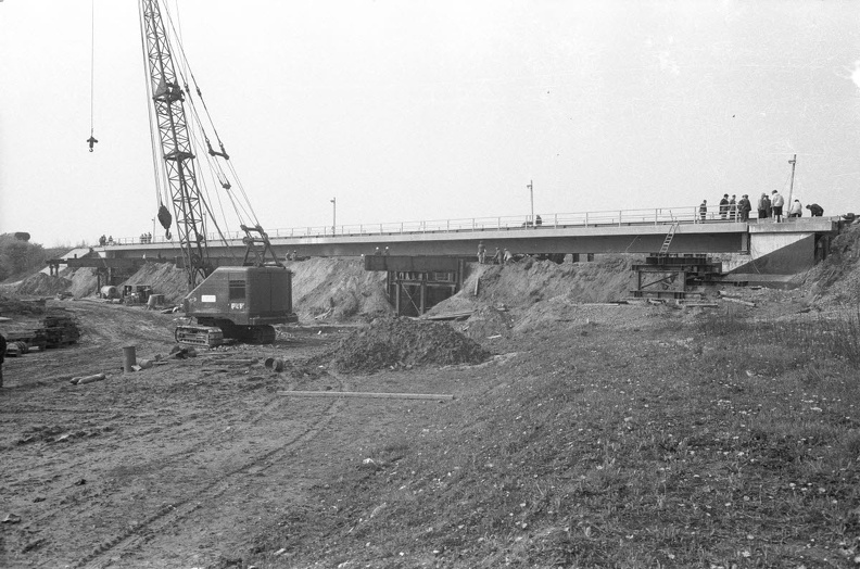 1975-11-11 Bau der Eisenbahnbrücke am Steenbeker Weg in Suchsdorf
